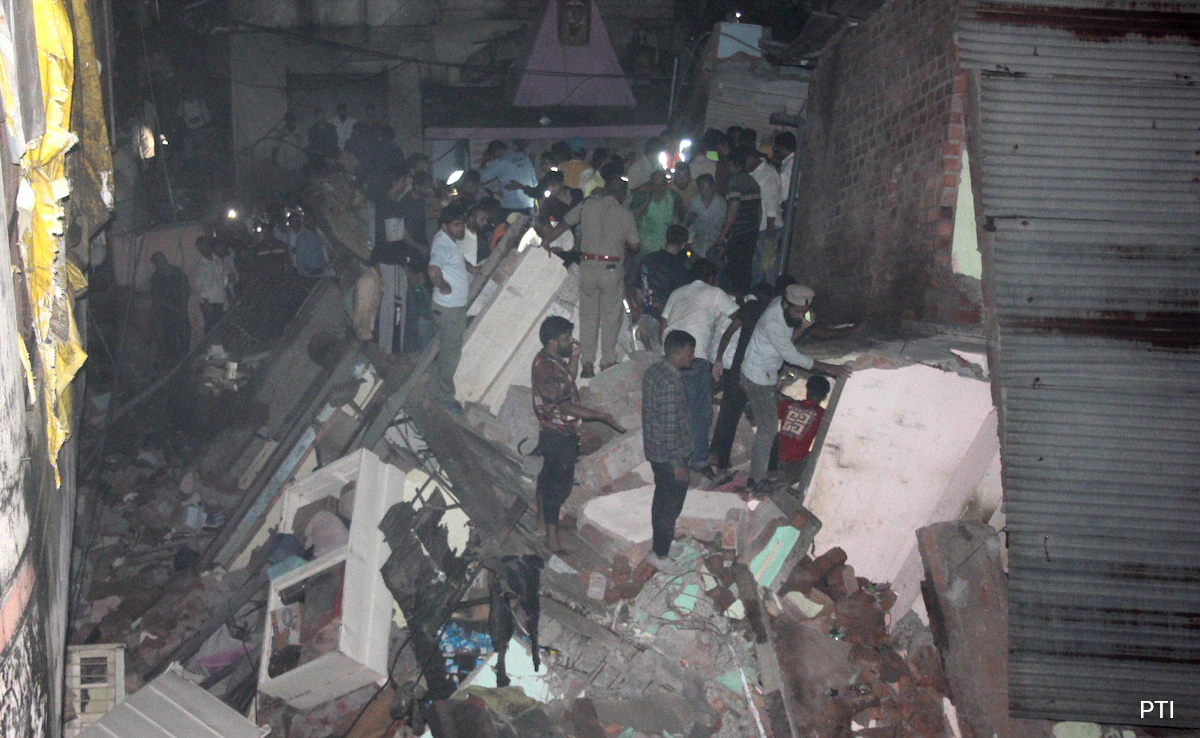 Indore Building Collapse Kills 2, Injures 12 in Ranipura